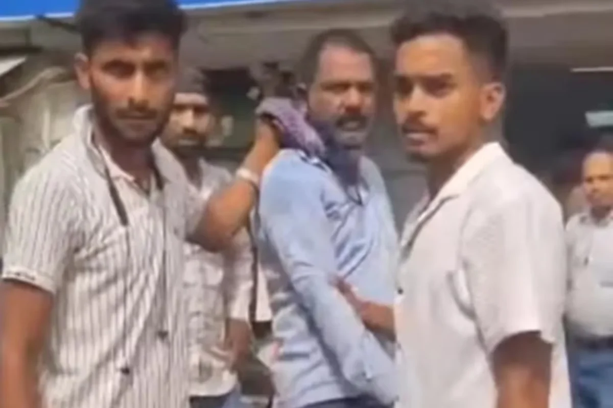 पटना में दिनदहाड़े कैश वैन लूट की कोशिश नाकाम, हथियार के साथ एक बदमाश गिरफ्तार, दो साथी फरार 1 पटना में दिनदहाड़े कैश वैन लूट की कोशिश नाकाम, हथियार के साथ एक बदमाश गिरफ्तार, दो साथी फरार