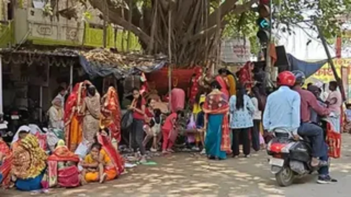 पटना में थाने के पास वट सावित्री पूजा के दौरान सास-बहू के लाखों के गहने चोरी, CCTV में महिला संदिग्ध
