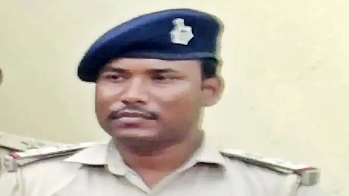 किशनगंज में वीडियो वायरल होते ही एसपी का बड़ा एक्शन, हिरासत में मारपीट के आरोप में SI सस्पेंड 1 किशनगंज में वीडियो वायरल होते ही एसपी का बड़ा एक्शन, हिरासत में मारपीट के आरोप में SI सस्पेंड