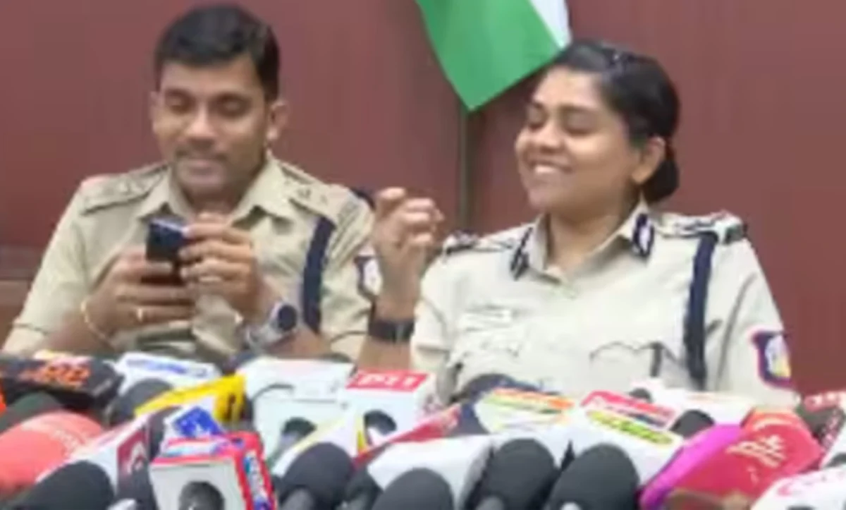 कौन हैं IPS रम्या भारती? प्रेस कॉन्फ्रेंस से पहले मुस्कुराने का वीडियो वायरल होने के बाद विवादों में आईं वरिष्ठ पुलिस अधिकारी
