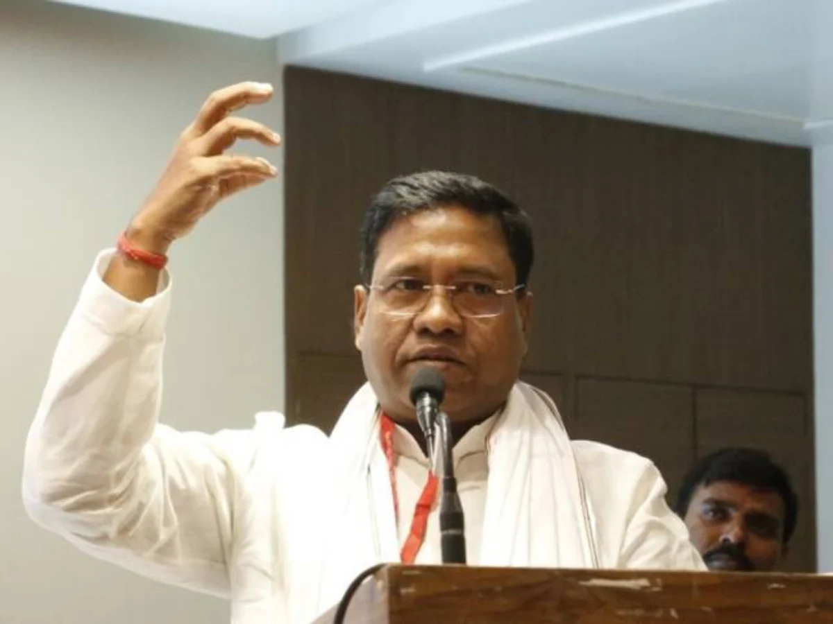 गया विवाद पर बिहार में सियासी संग्राम तेज, मंत्री संतोष सुमन ने तेजस्वी यादव को दी खुली चेतावनी 1 गया विवाद पर बिहार में सियासी संग्राम तेज, मंत्री संतोष सुमन ने तेजस्वी यादव को दी खुली चेतावनी