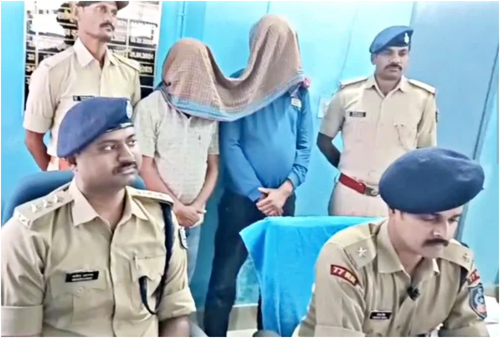 इंडो-नेपाल बॉर्डर पर बड़ी कार्रवाई, 12 हजार नशीले इंजेक्शन बरामद; दो अंतरराष्ट्रीय तस्कर गिरफ्तार 1 इंडो-नेपाल बॉर्डर पर बड़ी कार्रवाई, 12 हजार नशीले इंजेक्शन बरामद; दो अंतरराष्ट्रीय तस्कर गिरफ्तार