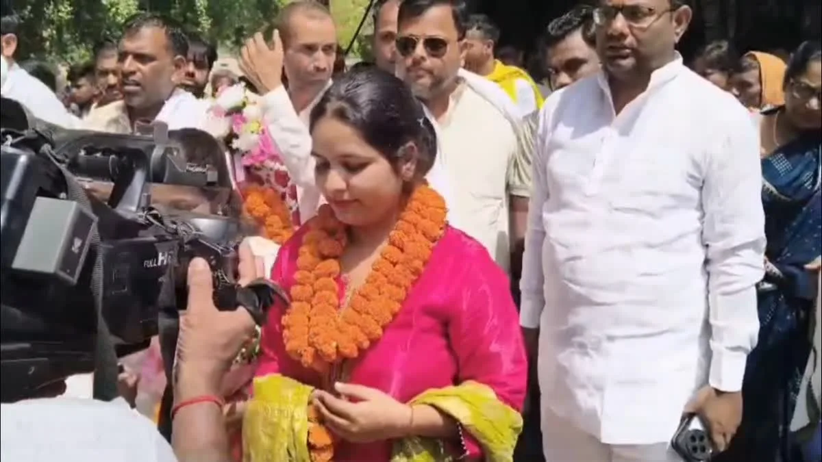 किसान की बेटी ने रचा इतिहास! BPSC में बनी RTO अधिकारी, ढोल-नगाड़ों के साथ हुआ भव्य स्वागत