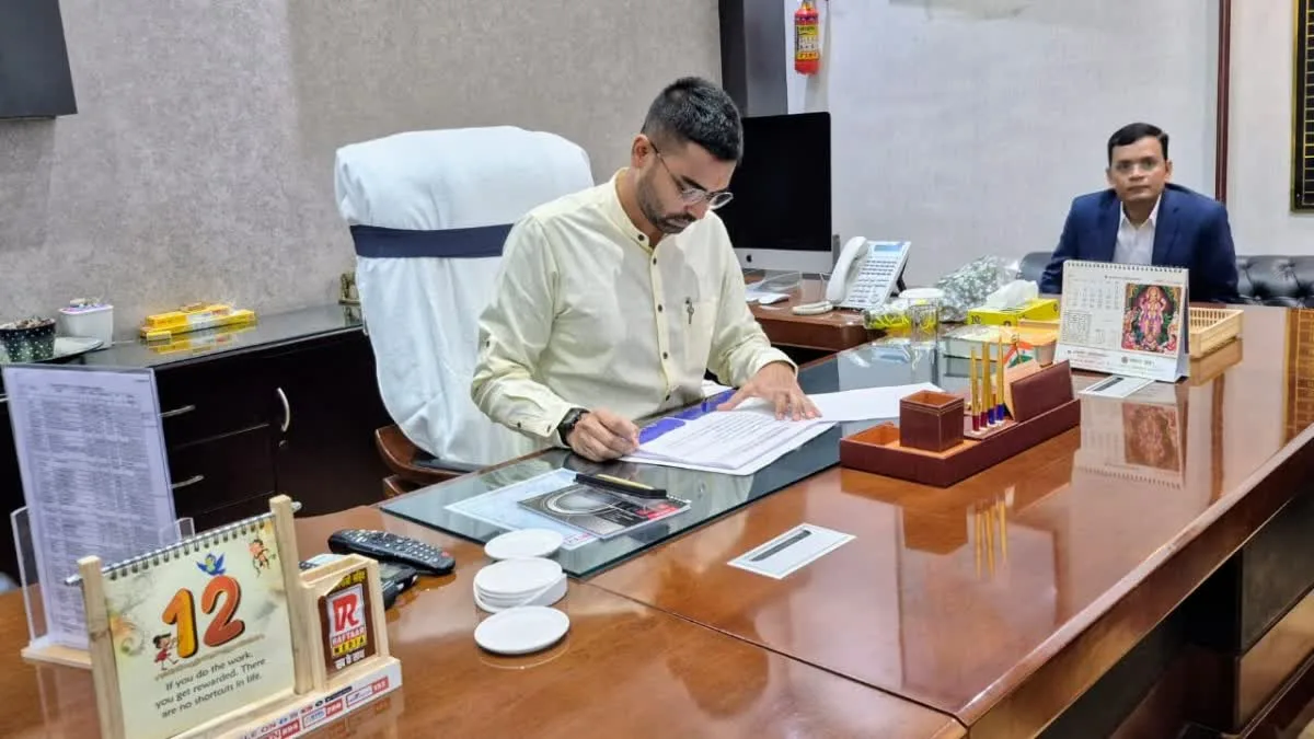MLC चुनाव से पहले बड़ा झटका? फेसबुक से हटाया ‘मंत्री’ शब्द; चर्चा में दीपक प्रकाश 3 MLC चुनाव से पहले बड़ा झटका? फेसबुक से हटाया ‘मंत्री’ शब्द; चर्चा में दीपक प्रकाश