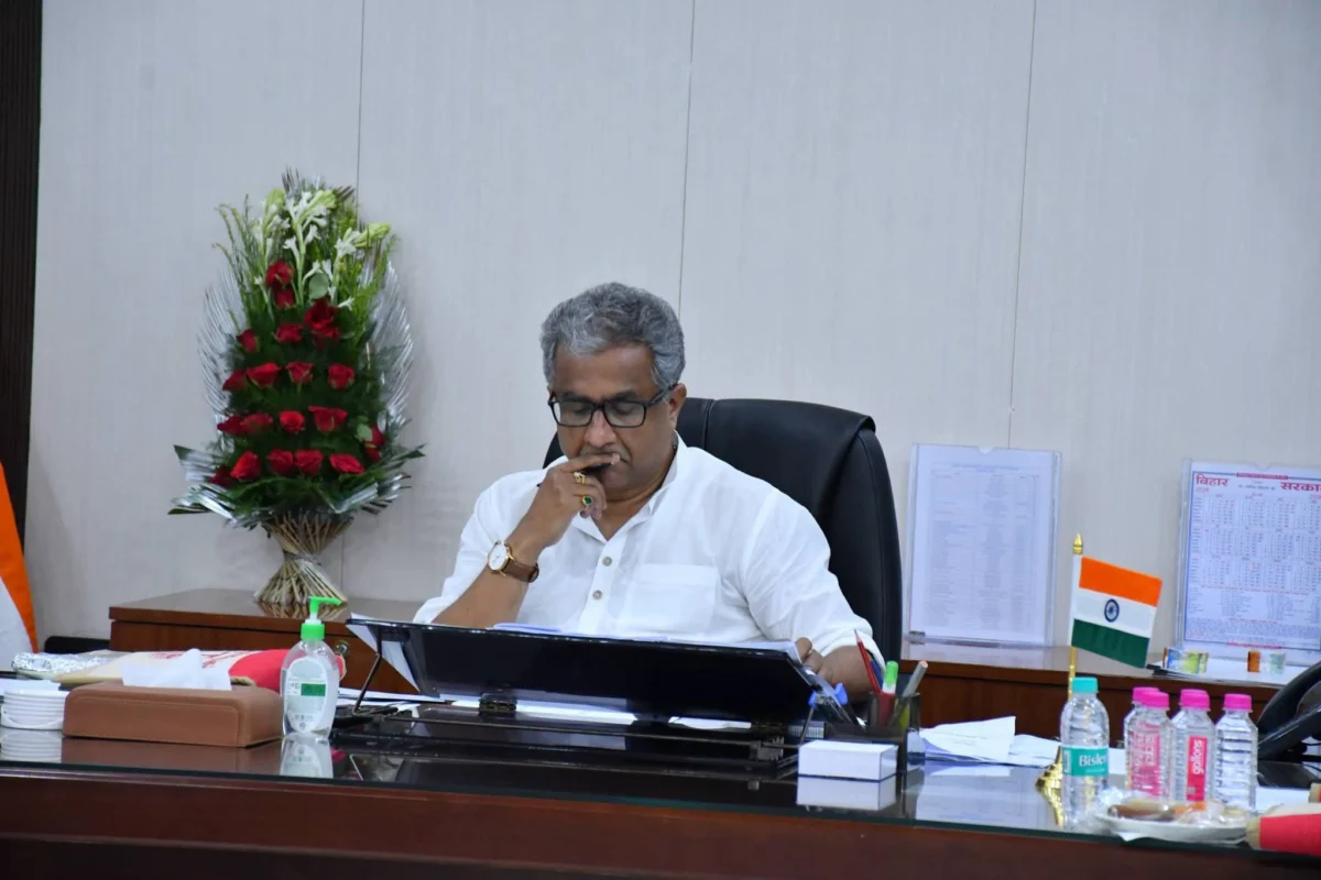 बिहार में सैटलाइट टाउनशिप को लेकर बड़ा फैसला: जमीन बिक्री पर लगी रोक में मिलेगी राहत, जरूरतमंद किसानों की जमीन खरीदेगा आवास बोर्ड 2 बिहार में सैटलाइट टाउनशिप को लेकर बड़ा फैसला: जमीन बिक्री पर लगी रोक में मिलेगी राहत, जरूरतमंद किसानों की जमीन खरीदेगा आवास बोर्ड
