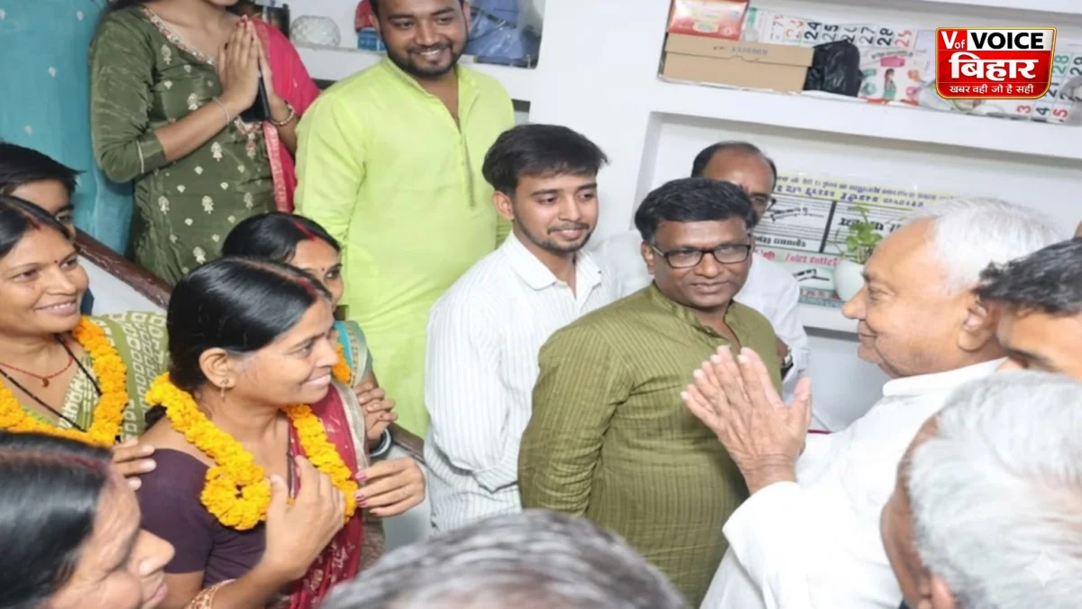 40 साल बाद रिश्तेदारों के गांव पहुंचे नीतीश कुमार, मौसा-मौसी को दी श्रद्धांजलि; ग्रामीणों ने किया जोरदार स्वागत