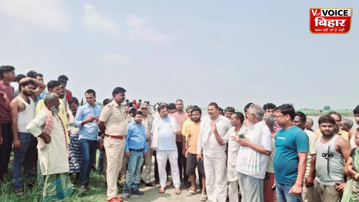 सुपौल में बड़ा हादसा: कोसी नदी में पलटी नाव, 15-20 किसान-मजदूर थे सवार; 4 अस्पताल में भर्ती 1 सुपौल में बड़ा हादसा: कोसी नदी में पलटी नाव, 15-20 किसान-मजदूर थे सवार; 4 अस्पताल में भर्ती