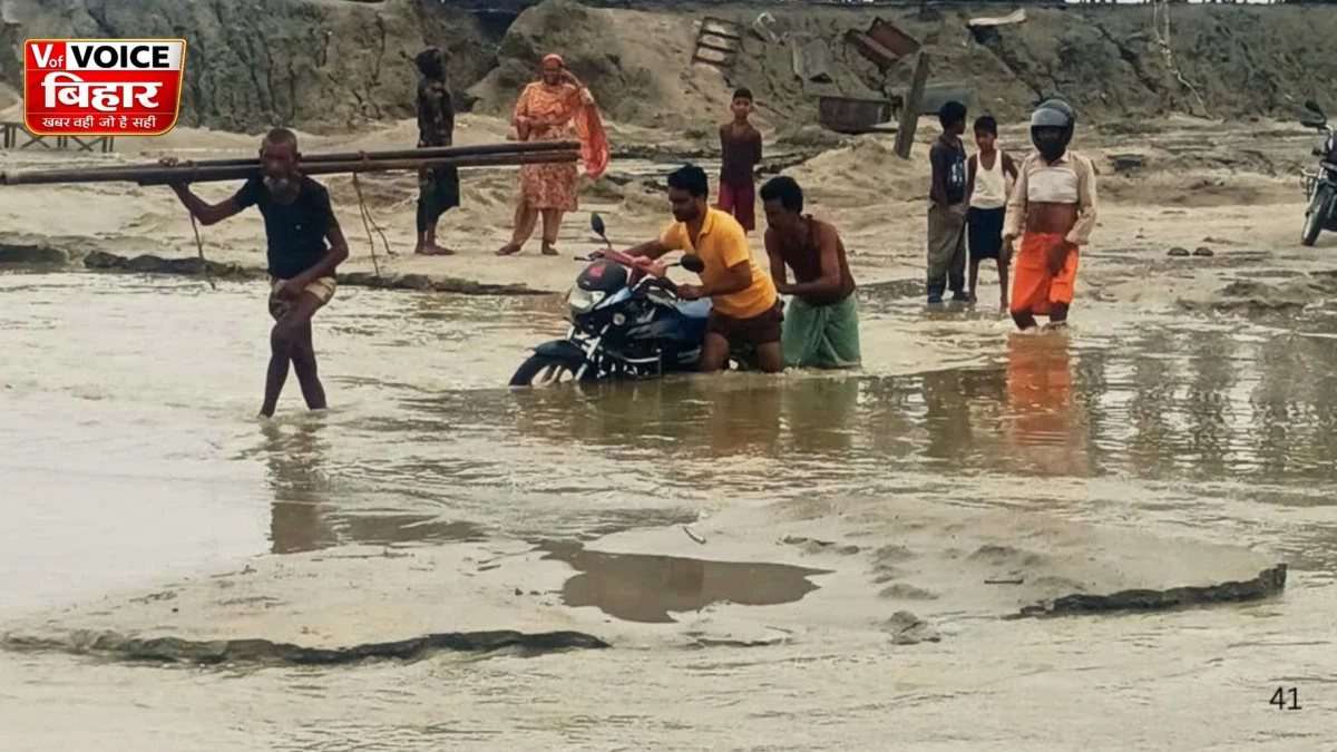 नेपाल की बारिश से बढ़ा रेतुआ नदी का जलस्तर, बहा डायवर्सन; 12 KM अतिरिक्त सफर को मजबूर हजारों ग्रामीण