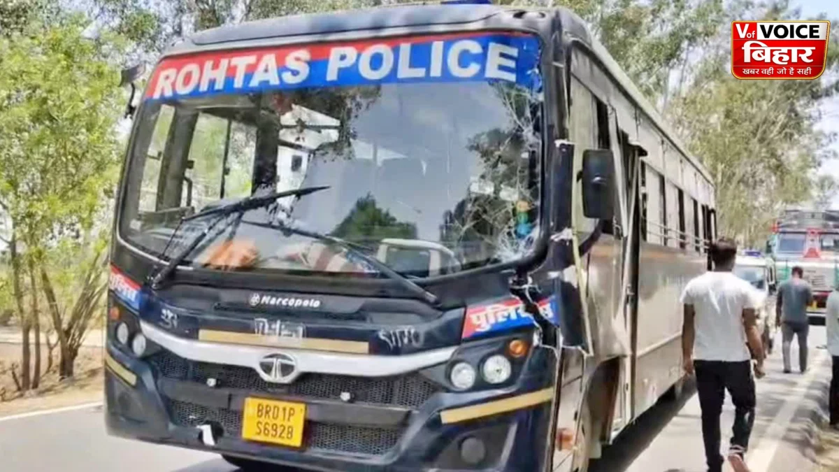 रोहतास में बड़ा सड़क हादसा: पुलिस जवानों से भरी बस में ट्रक ने मारी जोरदार टक्कर, 12 से अधिक महिला-पुरुष जवान घायल