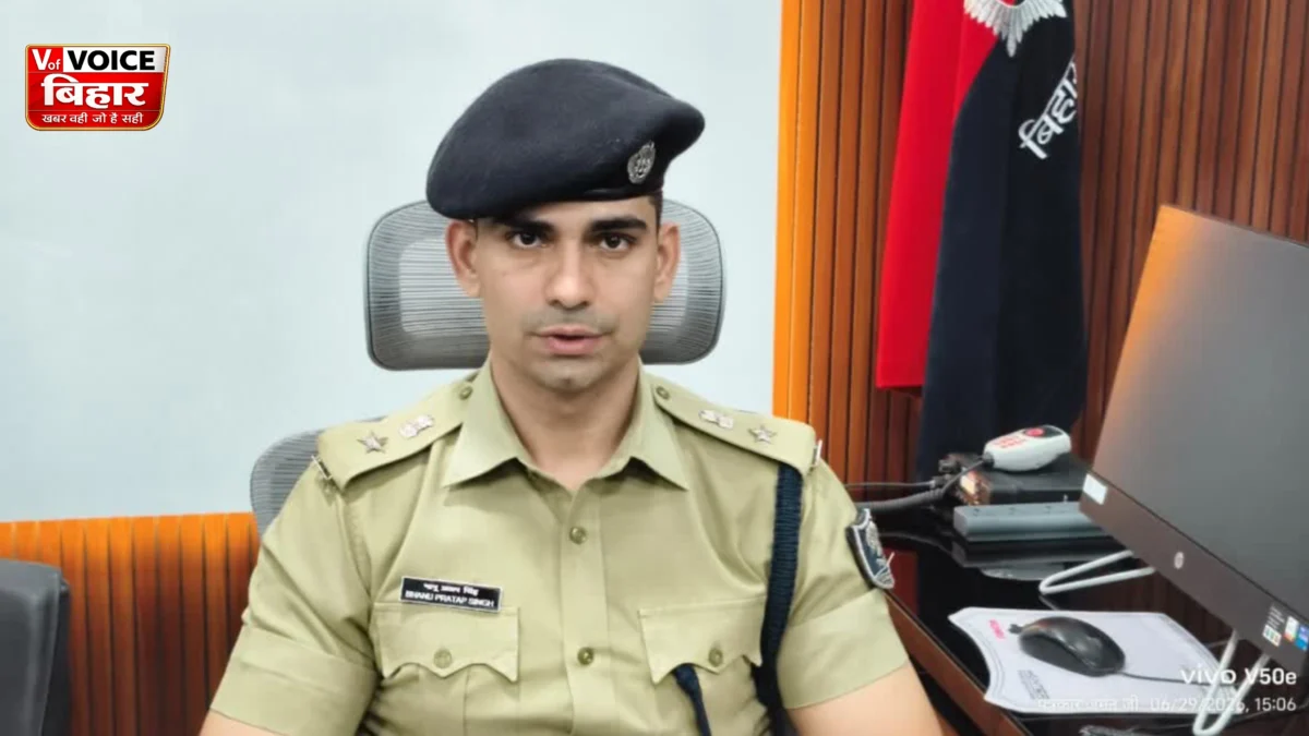 बिहार पुलिस रेडियो ऑपरेटर परीक्षा में सॉल्वर गैंग का बड़ा खुलासा, खगड़िया पुलिस ने 15 आरोपियों को दबोचा; लग्जरी कार, मोबाइल और बैंक चेक बरामद