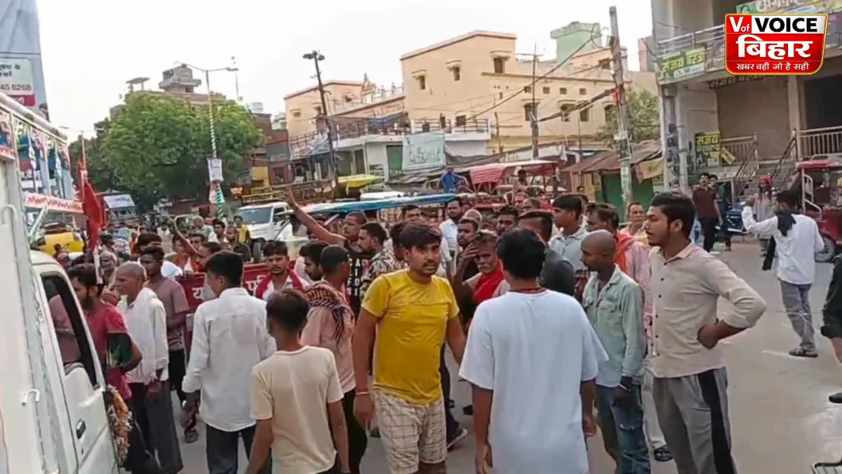 भभुआ में बिजली संकट पर फूटा लोगों का गुस्सा: लो वोल्टेज और कटौती से परेशान लोगों ने एकता चौक किया जाम, बिजली विभाग के खिलाफ प्रदर्शन