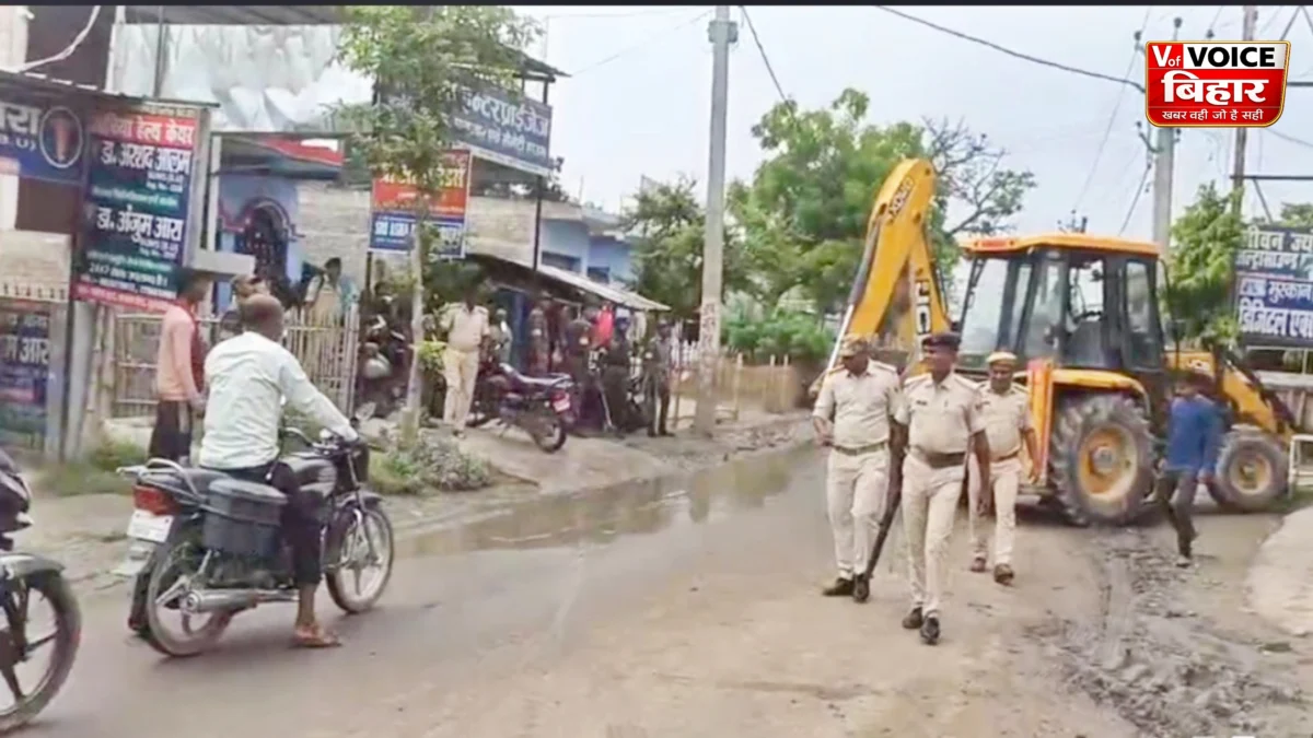 पूर्वी चंपारण में अतिक्रमण हटाने के दौरान हाई वोल्टेज ड्रामा, युवक ने पेट्रोल डालकर दी आत्मदाह की धमकी