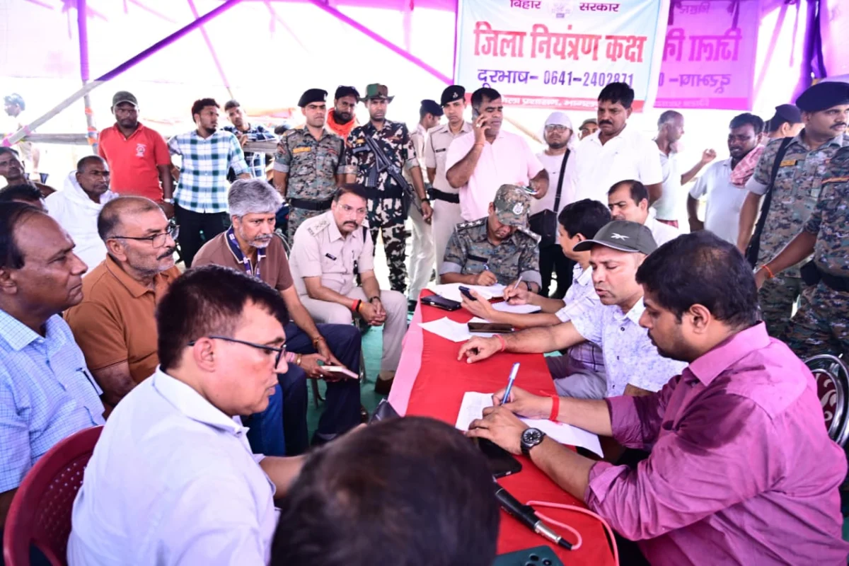 बरारी-महादेवपुर घाट के बीच नाव यात्रा हुई मुफ्त, यात्रियों और बाइक चालकों से नहीं लिया जाएगा कोई किराया