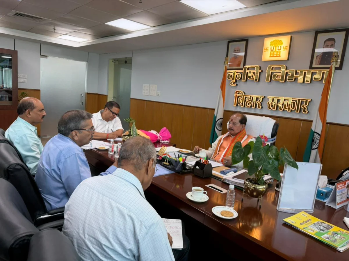 गन्ना किसानों की समस्याओं पर सख्त हुए कृषि मंत्री, यूरिया आपूर्ति और जल-जमाव समाधान के लिए अधिकारियों को दिए त्वरित निर्देश 1 गन्ना किसानों की समस्याओं पर सख्त हुए कृषि मंत्री, यूरिया आपूर्ति और जल-जमाव समाधान के लिए अधिकारियों को दिए त्वरित निर्देश