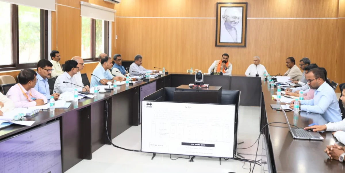 ग्रामीण सड़कों और संपर्क मार्गों को मिलेगी नई रफ्तार, मुख्यमंत्री ने चौड़ीकरण और नई परियोजनाओं को प्राथमिकता देने के दिए निर्देश