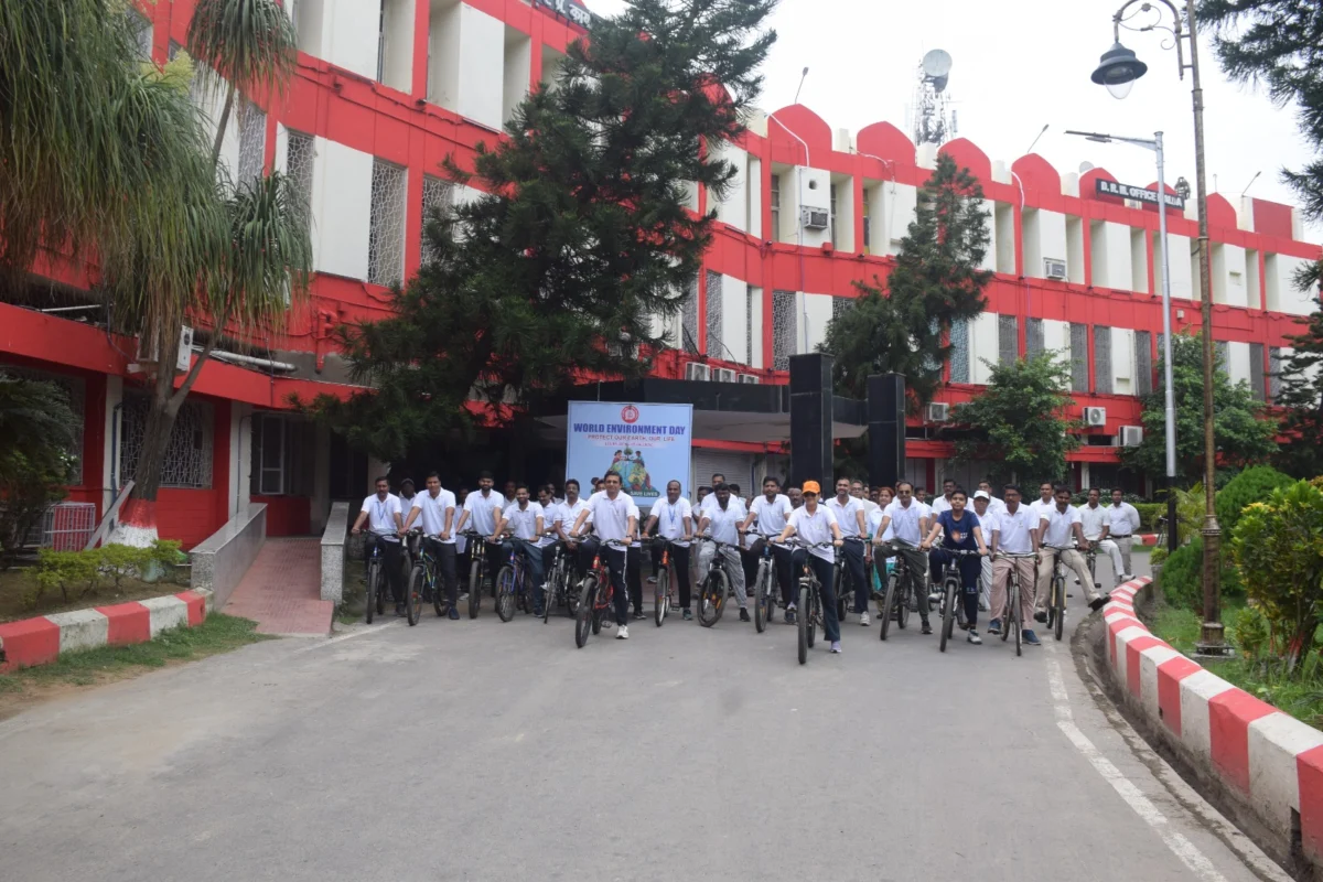 विश्व पर्यावरण दिवस पर मालदा रेल मंडल का हरित संकल्प: साइकिल रैली, पौधारोपण और जागरूकता अभियानों से दिया जलवायु संरक्षण का संदेश
