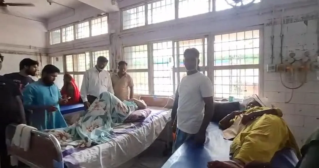भागलपुर में दर्दनाक सड़क हादसा: ट्रेन पकड़वाने जा रहे बहनोई की मौत, साला गंभीर घायल; एम्बुलेंस की देरी पर उठे सवाल