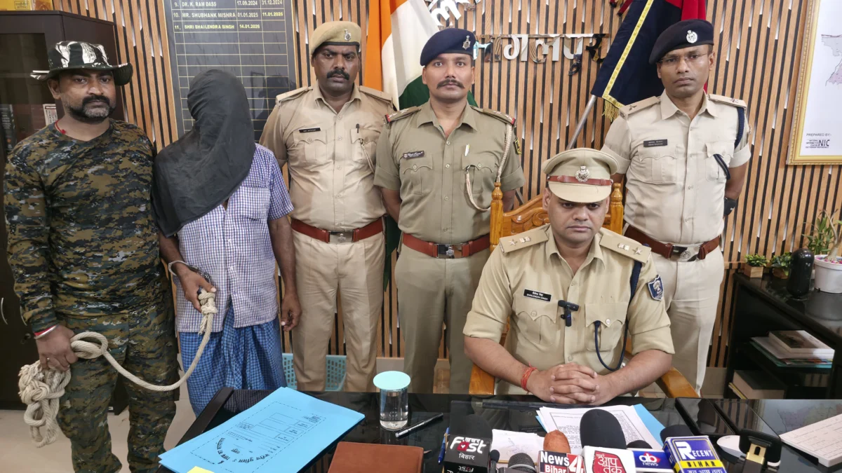 भागलपुर में नशे के कारोबार पर पुलिस का बड़ा प्रहार: 14 ग्राम स्मैक, 50 हजार नकद और कारतूस के साथ आरोपी गिरफ्तार 1 भागलपुर में नशे के कारोबार पर पुलिस का बड़ा प्रहार: 14 ग्राम स्मैक, 50 हजार नकद और कारतूस के साथ आरोपी गिरफ्तार