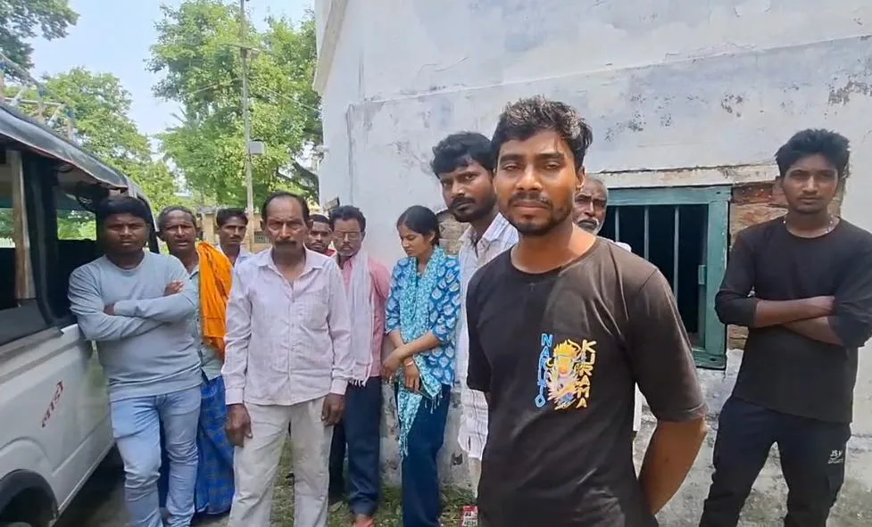 12वीं की छात्रा की रहस्यमय मौत से गांव में मातम, अचानक पेट दर्द उठने के बाद रास्ते में तोड़ा दम 1 12वीं की छात्रा की रहस्यमय मौत से गांव में मातम, अचानक पेट दर्द उठने के बाद रास्ते में तोड़ा दम