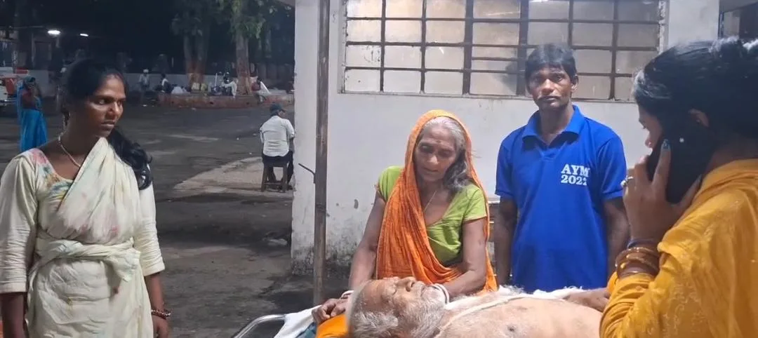 कूड़ा फेंकने के मामूली विवाद ने ली बुजुर्ग की जान, मारपीट के आरोप के बीच गांव में तनाव; परिजनों ने पड़ोसियों पर लगाए गंभीर आरोप