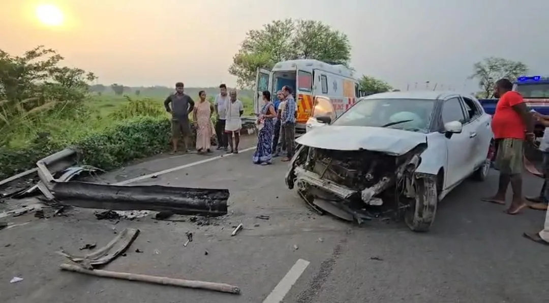 कांझिया बायपास पर दर्दनाक सड़क हादसा: डिवाइडर से टकराई कार, महिला की मौत; चालक बाल-बाल बचा
