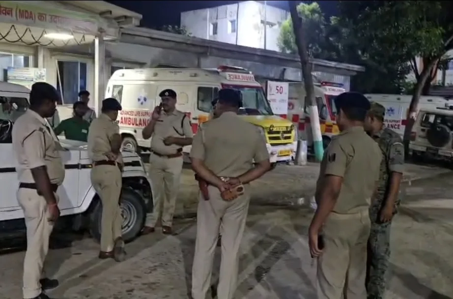 चलती ट्रेन में लूट का विरोध करना पड़ा भारी, सुपौल की MVI के पति को बदमाशों ने सीने में मारी गोली, हालत गंभीर 1 चलती ट्रेन में लूट का विरोध करना पड़ा भारी, सुपौल की MVI के पति को बदमाशों ने सीने में मारी गोली, हालत गंभीर