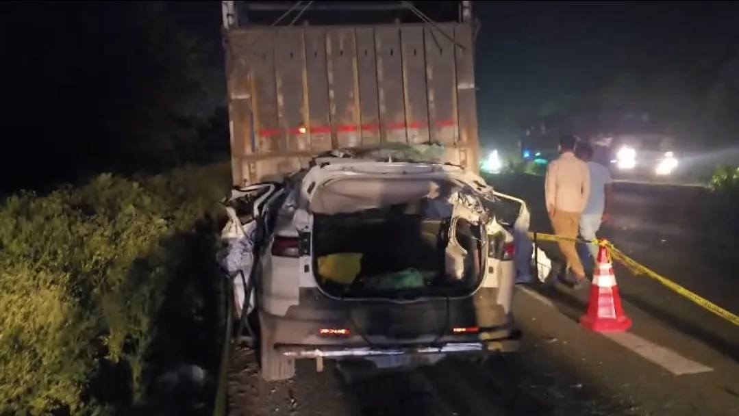 पटना से प्रशिक्षण लेकर लौट रहे तीन थाना प्रभारियों की सड़क हादसे में मौत, बेगूसराय में ट्रक से टकराई पुलिस की गाड़ी