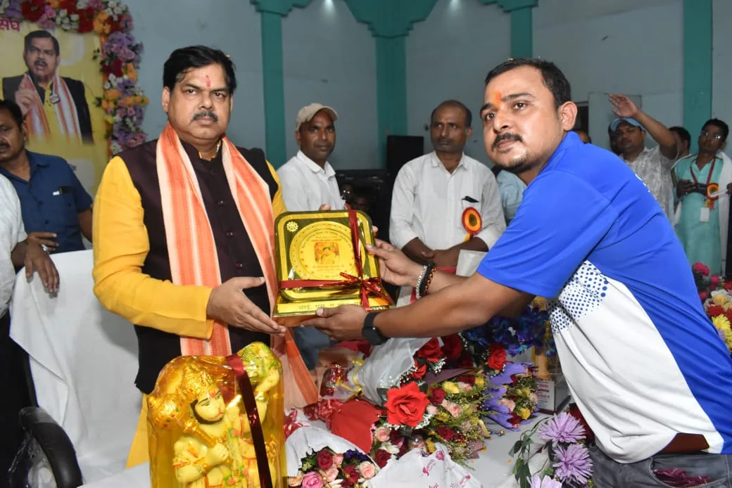 शिक्षा मंत्री के सम्मान समारोह में गूंजी अनुदेशकों की मांग, पूर्णकालिक नियुक्ति को लेकर मिला सकारात्मक आश्वासन