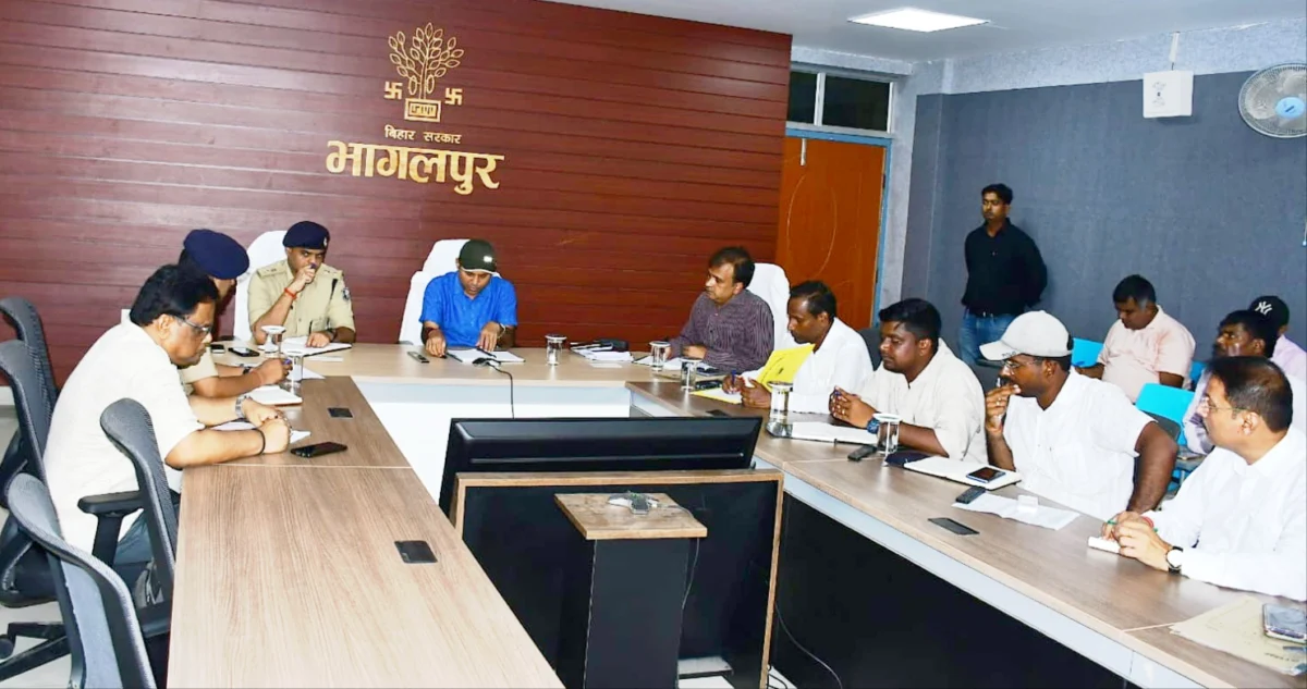 विक्रमशिला सेतु पर ट्रैफिक व्यवस्था दुरुस्त करने की कवायद तेज, जिलाधिकारी ने किया निरीक्षण