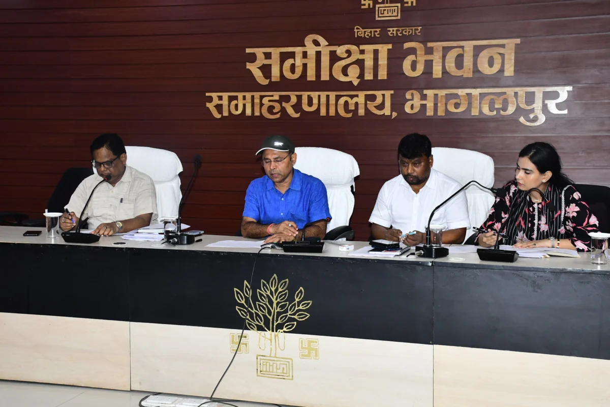 राजस्व कार्यों में तेजी लाने का निर्देश, लंबित दाखिल-खारिज मामलों के जल्द निपटारे पर प्रशासन का जोर