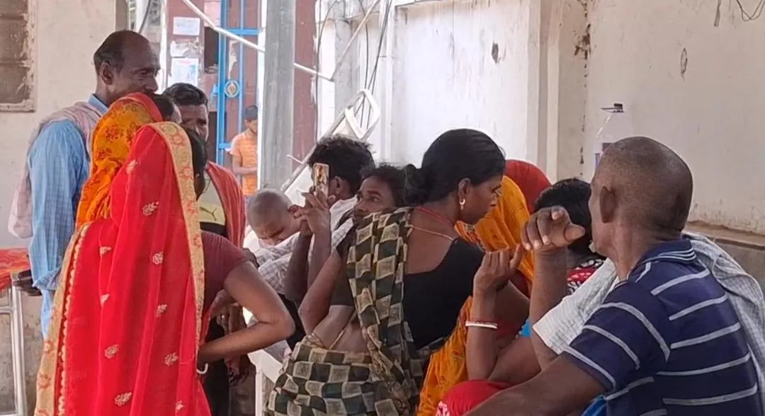प्रेम विवाह से टूट गया परिवार का रिश्ता, सौतेली बेटी की बात से आहत महिला ने खाया जहर, इलाज के दौरान हुई मौत 1 प्रेम विवाह से टूट गया परिवार का रिश्ता, सौतेली बेटी की बात से आहत महिला ने खाया जहर, इलाज के दौरान हुई मौत