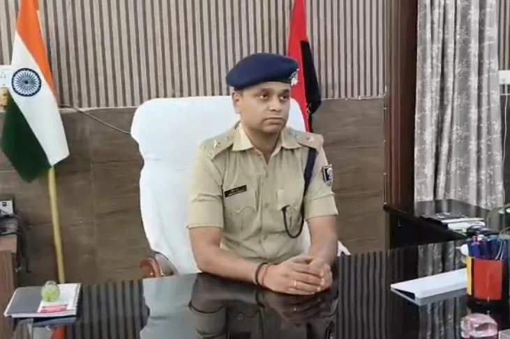 नवगछिया में पुलिस पर वसूली और ब्लैकमेलिंग का आरोप, ट्रक चालक की शिकायत के बाद दरोगा निलंबित