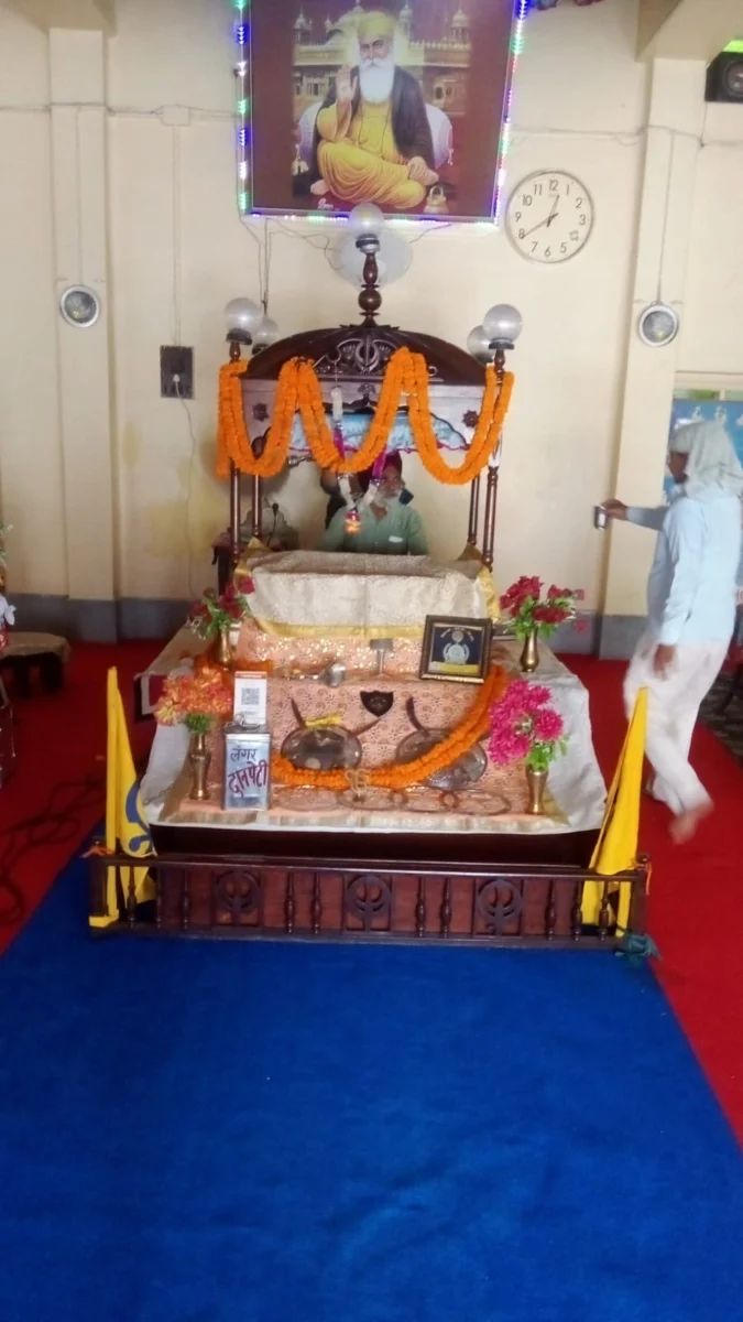 भागलपुर गुरुद्वारा में श्रद्धा और सेवा भाव के साथ मनाया गया गुरु अर्जन देव का शहीदी गुरुपर्व, लस्सी वितरण और लंगर में उमड़ी संगत 2 भागलपुर गुरुद्वारा में श्रद्धा और सेवा भाव के साथ मनाया गया गुरु अर्जन देव का शहीदी गुरुपर्व, लस्सी वितरण और लंगर में उमड़ी संगत