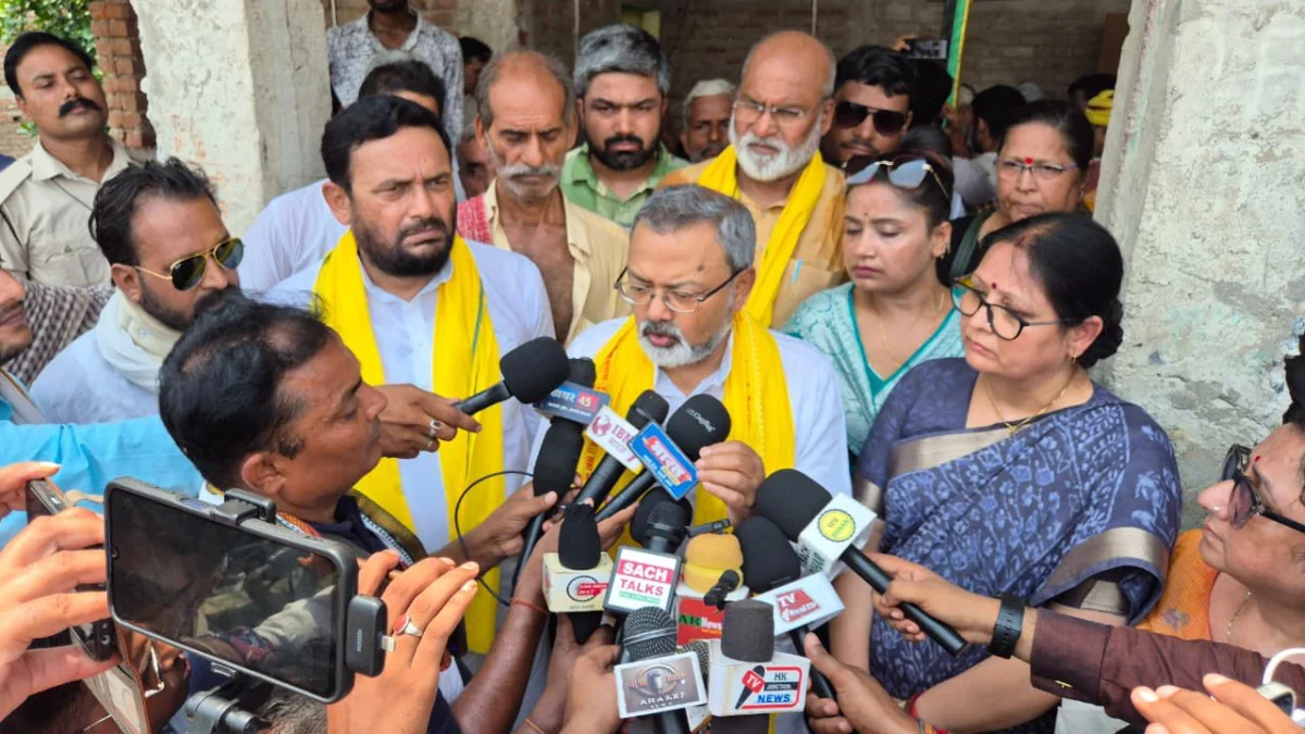 भरत तिवारी एनकाउंटर मामला: बेलौटी गांव पहुंची जन सुराज टीम, मनोज भारती बोले- “यह एनकाउंटर नहीं, हत्या है”
