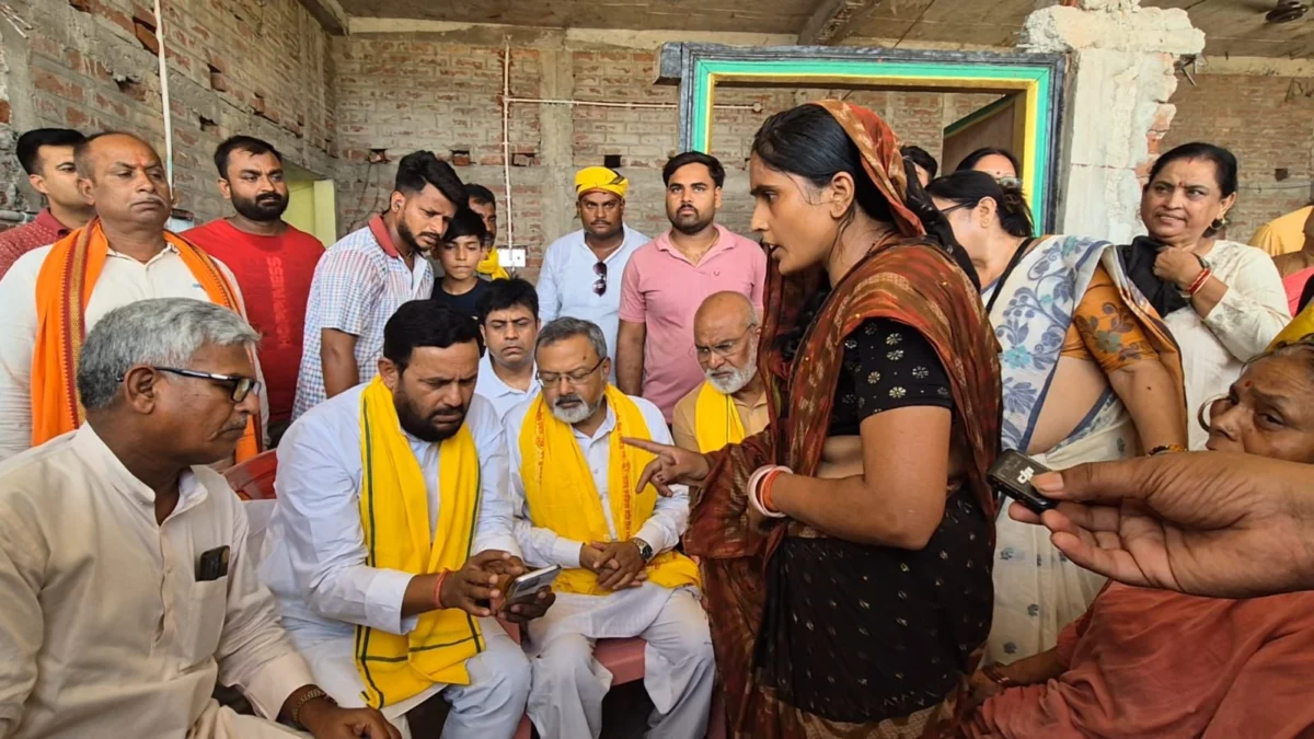 भरत तिवारी एनकाउंटर मामला: बेलौटी गांव पहुंची जन सुराज टीम, मनोज भारती बोले- "यह एनकाउंटर नहीं, हत्या है" 2 भरत तिवारी एनकाउंटर मामला: बेलौटी गांव पहुंची जन सुराज टीम, मनोज भारती बोले- "यह एनकाउंटर नहीं, हत्या है"