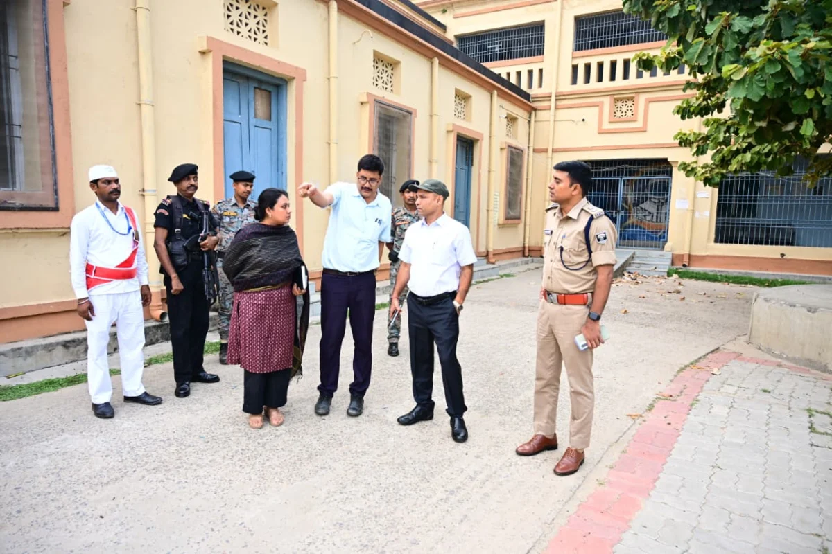 NEET (UG)-2026 परीक्षा को लेकर भागलपुर प्रशासन अलर्ट, डीएम और एसएसपी ने किया परीक्षा केंद्रों का संयुक्त निरीक्षण 2 NEET (UG)-2026 परीक्षा को लेकर भागलपुर प्रशासन अलर्ट, डीएम और एसएसपी ने किया परीक्षा केंद्रों का संयुक्त निरीक्षण