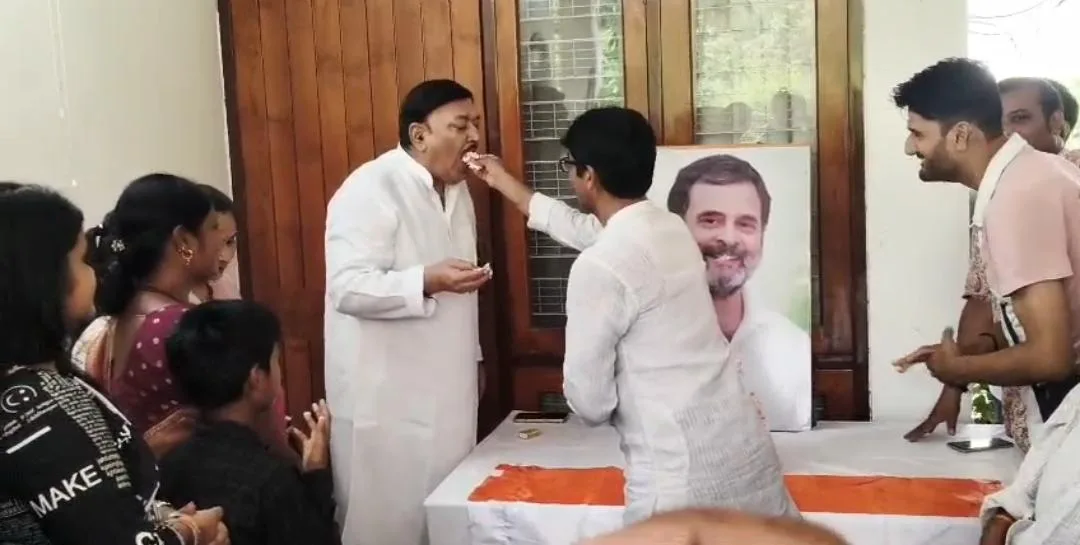 भागलपुर में धूमधाम से मनाया गया राहुल गांधी का 57वां जन्मदिन, कांग्रेस कार्यकर्ताओं ने काटा केक