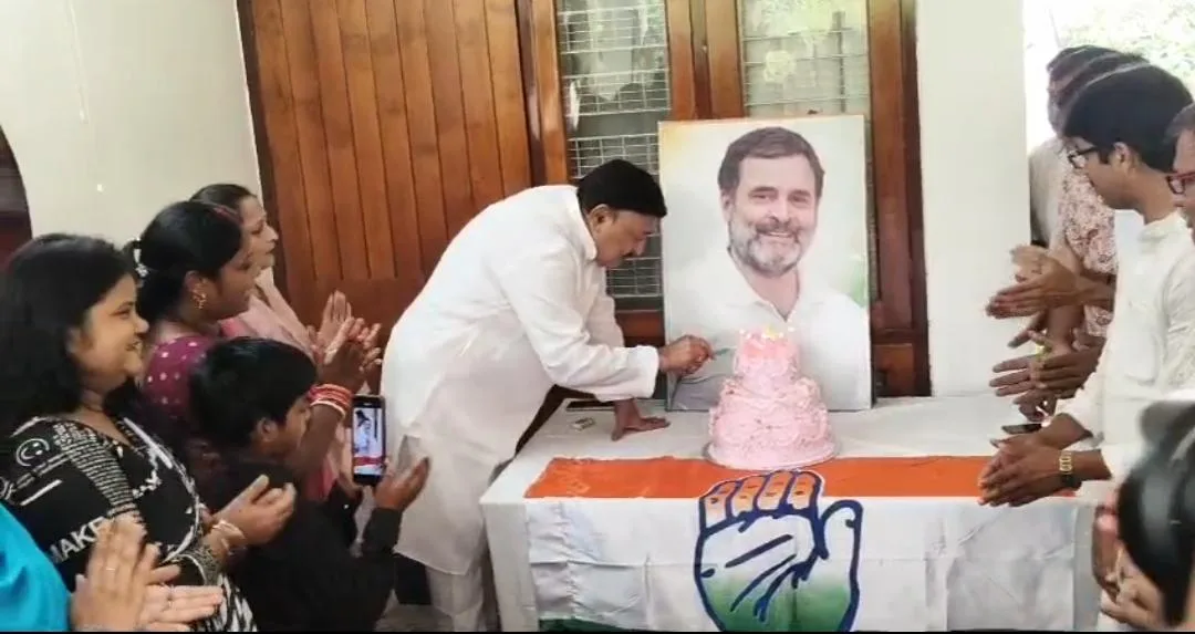 भागलपुर में धूमधाम से मनाया गया राहुल गांधी का 57वां जन्मदिन, कांग्रेस कार्यकर्ताओं ने काटा केक