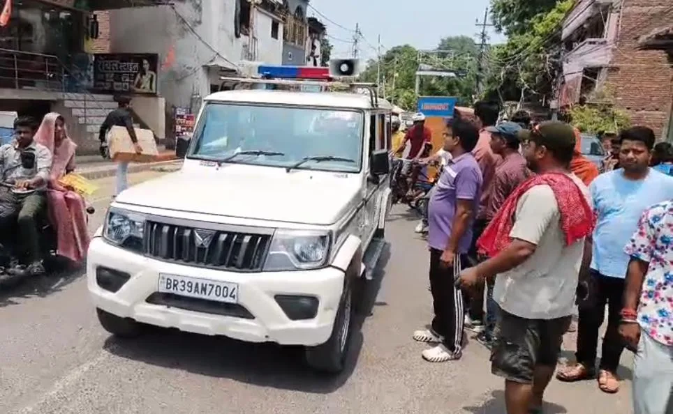 स्मैक की लत ने बनाया चोर! भागलपुर में इंडक्शन चूल्हा चोरी करते रंगे हाथ पकड़ा गया युवक, CCTV में कैद हुई वारदात 2 स्मैक की लत ने बनाया चोर! भागलपुर में इंडक्शन चूल्हा चोरी करते रंगे हाथ पकड़ा गया युवक, CCTV में कैद हुई वारदात