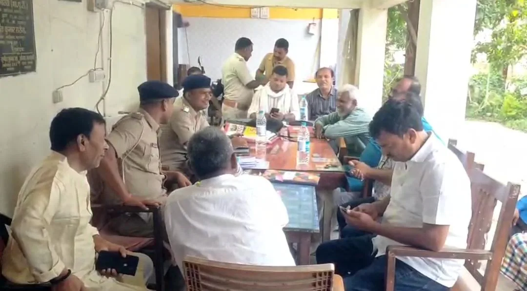 मोहर्रम को लेकर भागलपुर में शांति समिति की बैठक, प्रशासन ने सौहार्द और सुरक्षा पर दिया जोर 1 मोहर्रम को लेकर भागलपुर में शांति समिति की बैठक, प्रशासन ने सौहार्द और सुरक्षा पर दिया जोर