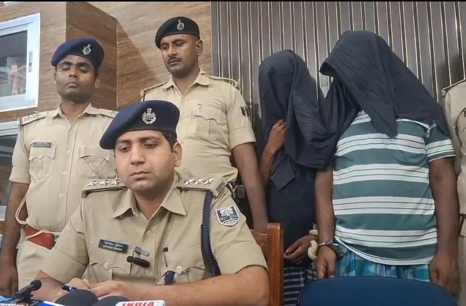 भागलपुर में अवैध हथियारों पर पुलिस की बड़ी कार्रवाई, देसी कट्टा और खोखा बरामद, दो गिरफ्तार