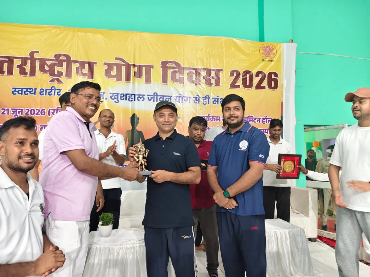 अंतर्राष्ट्रीय योग दिवस पर भागलपुर में दिखा उत्साह, सैंडिस कंपाउंड में सैकड़ों लोगों ने किया योगाभ्यास