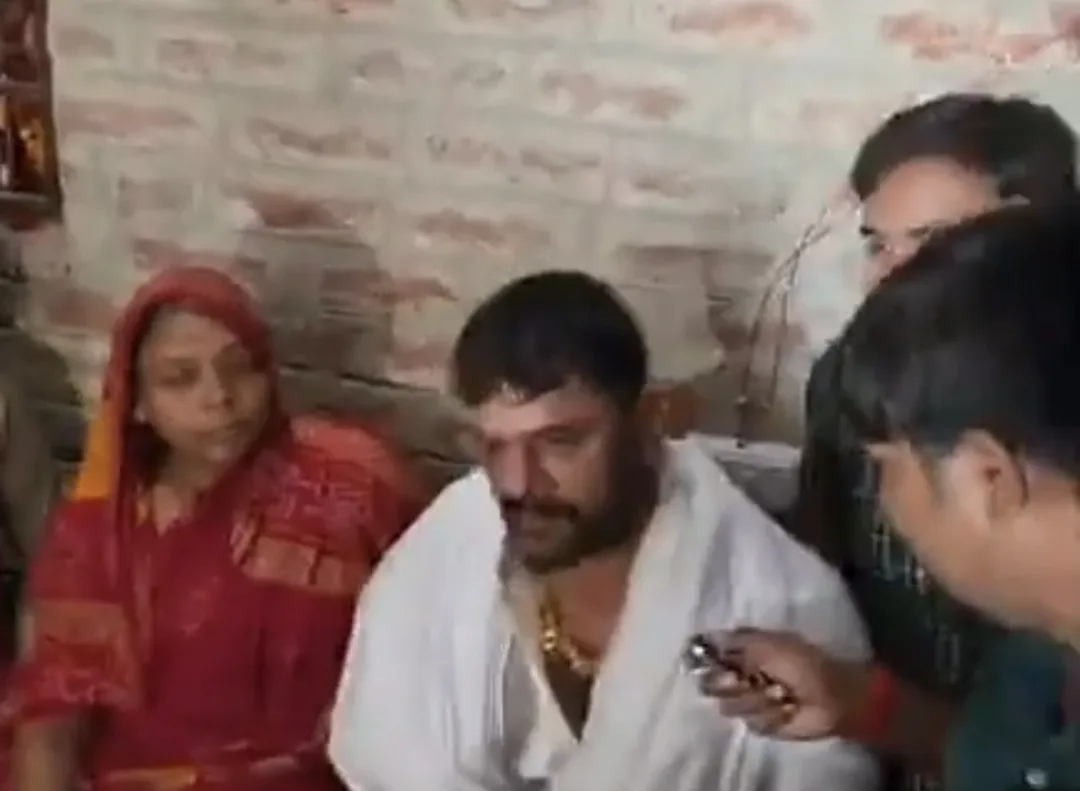 भरत तिवारी एनकाउंटर विवाद में पहुंचे खेसारी लाल यादव, परिजनों से मिलकर जताया दुख, बोले— आंदोलन जनता को आगे बढ़ाना होगा