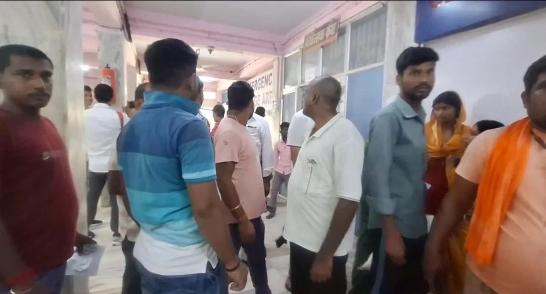 बांका के स्कूल हॉस्टल में सनसनी, बाथरूम में गंभीर हालत में मिला 8 वर्षीय छात्र, चाकू से हमले की आशंका