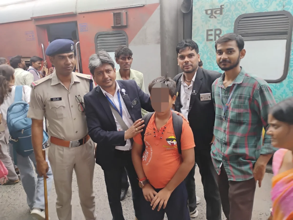 विक्रमशिला एक्सप्रेस में अकेले सफर कर रहे बालक की बची सुरक्षा, भागलपुर के TTI की सतर्कता आई काम