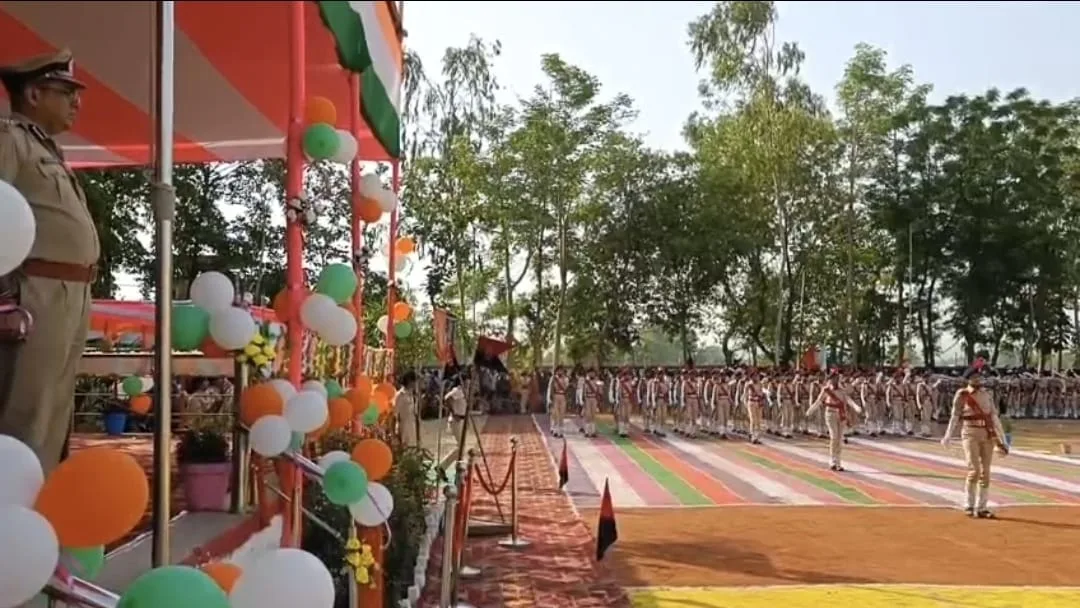 रोहतास में 321 महिला सिपाहियों की पासिंग आउट परेड संपन्न, डीआईजी ने दिलाई कर्तव्यनिष्ठा की शपथ