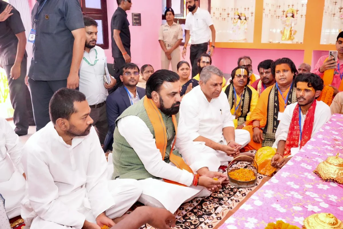 समस्तीपुर के 24 अवतार धाम में मुख्यमंत्री ने की पूजा-अर्चना, राज्य की सुख-शांति और समृद्धि की कामना