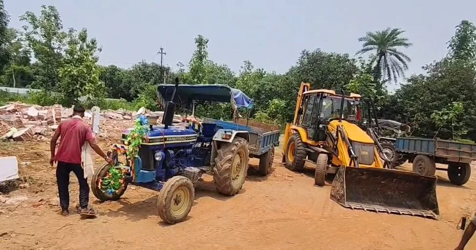 भागलपुर में अवैध गैस गोदाम पर बड़ा खुलासा, मापी से पहले रातोंरात तोड़ा गया गोदाम और हटाए गए सिलेंडर