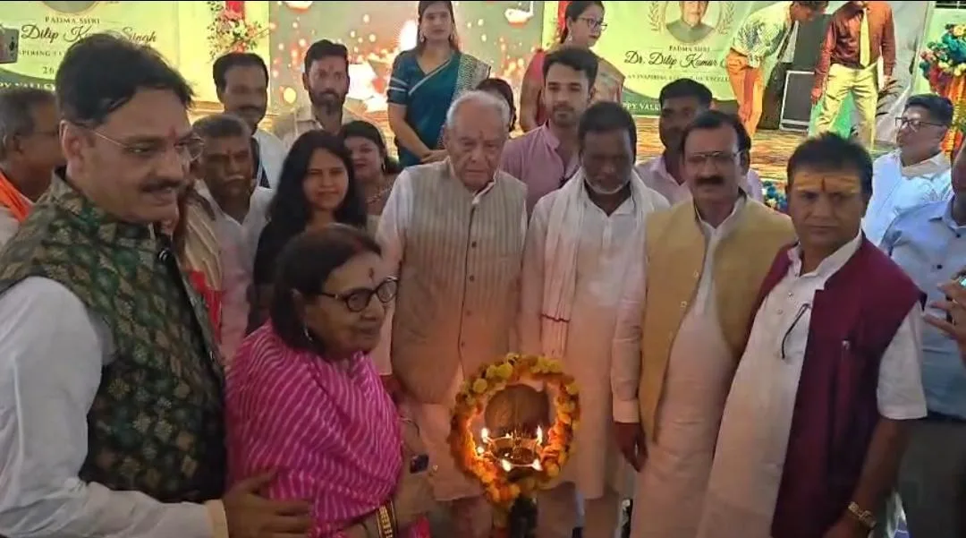 सेवा ही सबसे बड़ा सम्मान: 100 वर्ष के हुए पद्मश्री डॉ. दिलीप कुमार सिंह, गरीबों की सेवा को बताया जीवन का सबसे बड़ा उद्देश्य