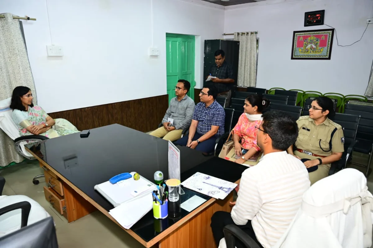 भागलपुर डीएम ने कहलगांव अनुमंडल कार्यालय का किया निरीक्षण, लंबित मामलों के त्वरित निष्पादन पर दिया जोर